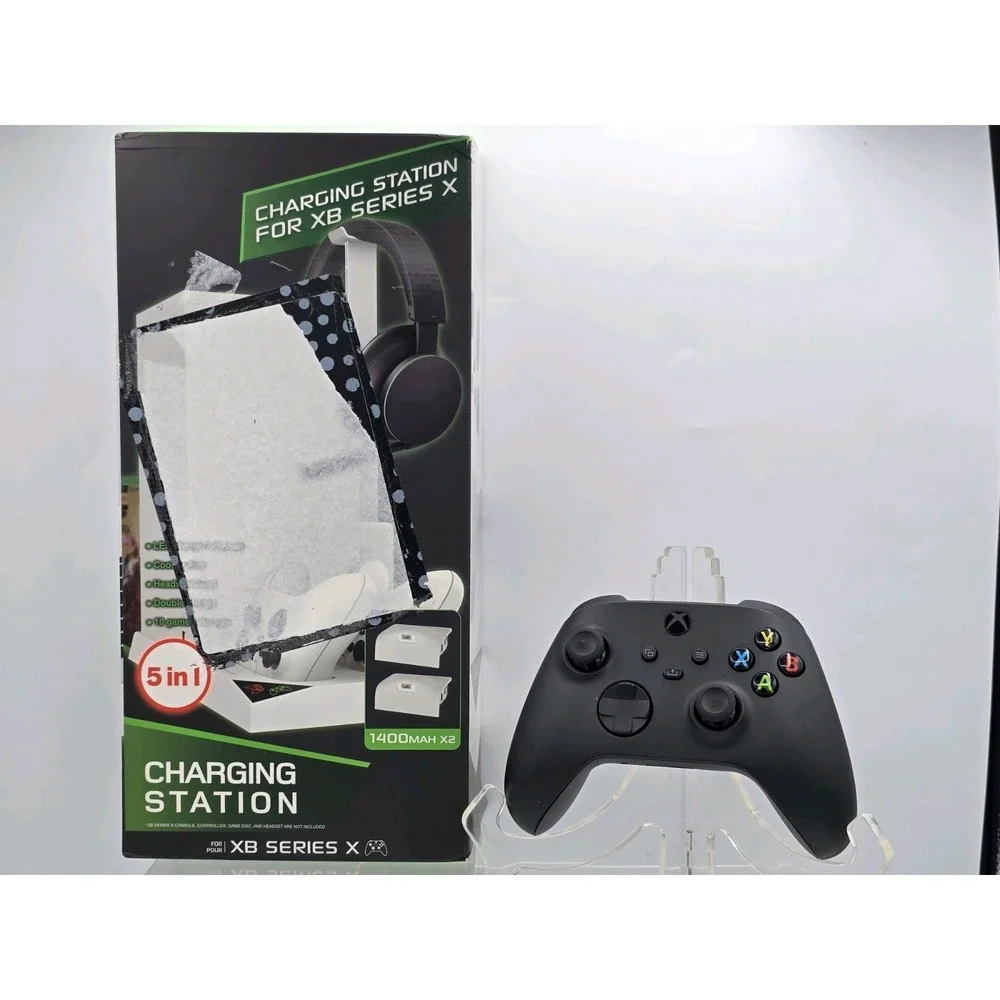BUNDLE Wireless Xbox Series X/S Carbon Black Controller W/ Xbox X Charging Dock!